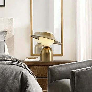 Kūrybos Personažas Modeliavimo LED Stalo lempa Skrybėlę Kilnojamojo Miegamojo, Svetainės Stalas šviesos Aukso Metalo Vaikų dovanos, Namų Puošybai