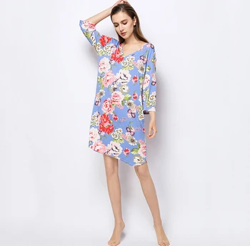Naujų transporto rūšių pižamą moterims gėlių septynių ketvirčių rankovėmis ir vidutinio ilgio naktį suknelė su v-kaklo spausdinimo padažu moteriška suknelė
